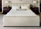 后现代新古典风格有床尾屏的床